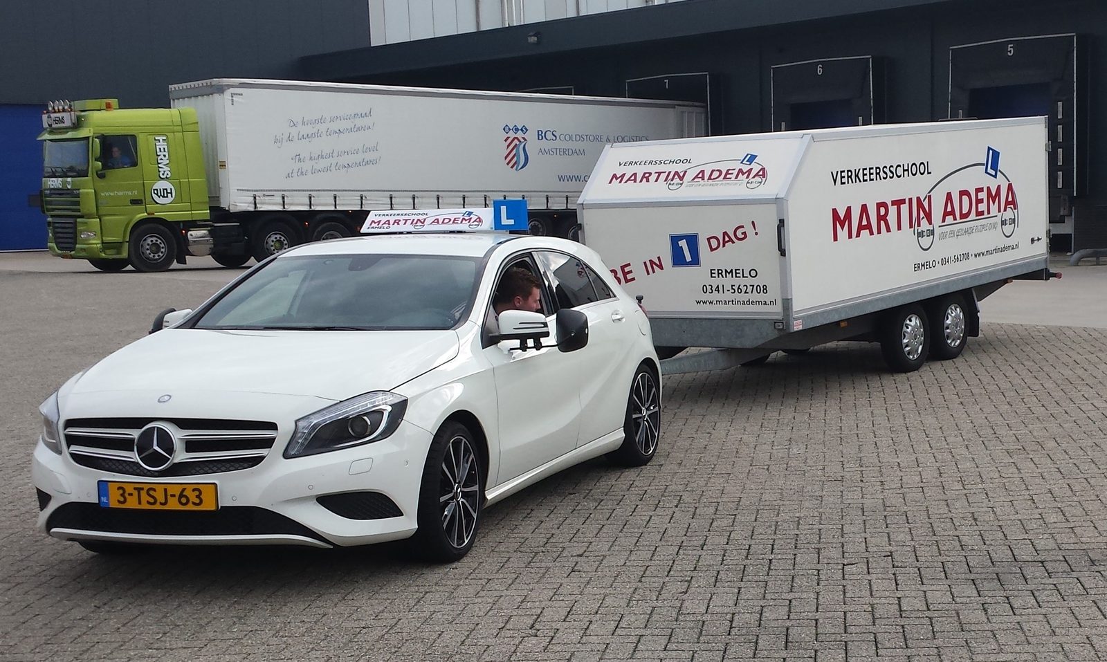 Lesauto met aanhangwagen voor het BE-rijbewijs